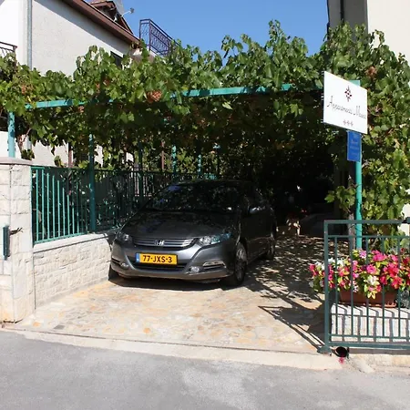 With A Parking Space Novigrad - 7020 *