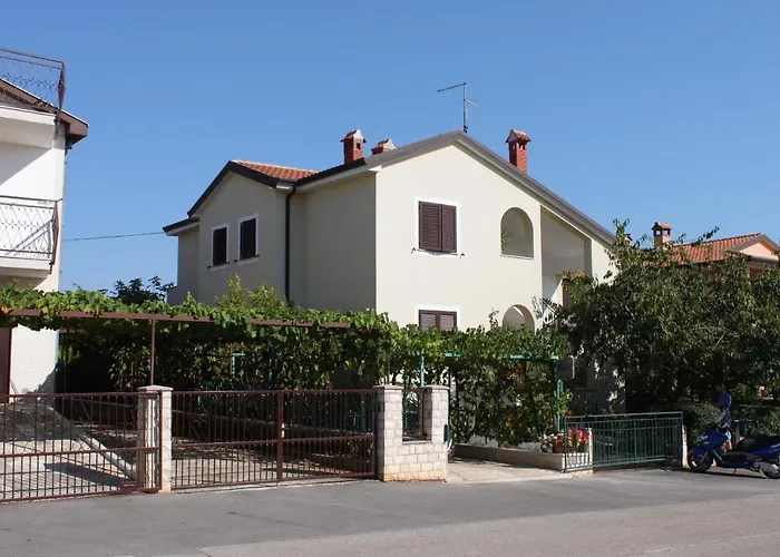 Διαμέρισμα With A Parking Space Novigrad - 7020 *