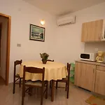 With A Parking Space Novigrad - 7020 Apartmán