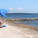 With A Parking Space Novigrad - 7020 Daire