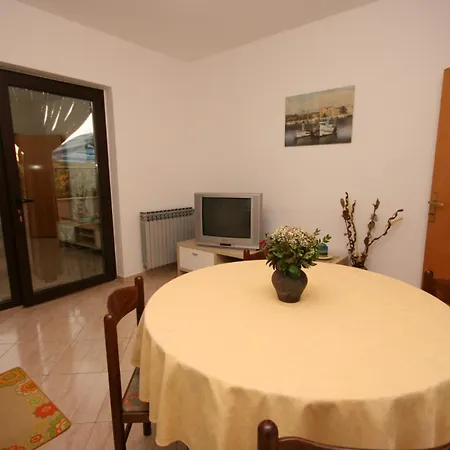 Appartamento With A Parking Space Novigrad - 7020